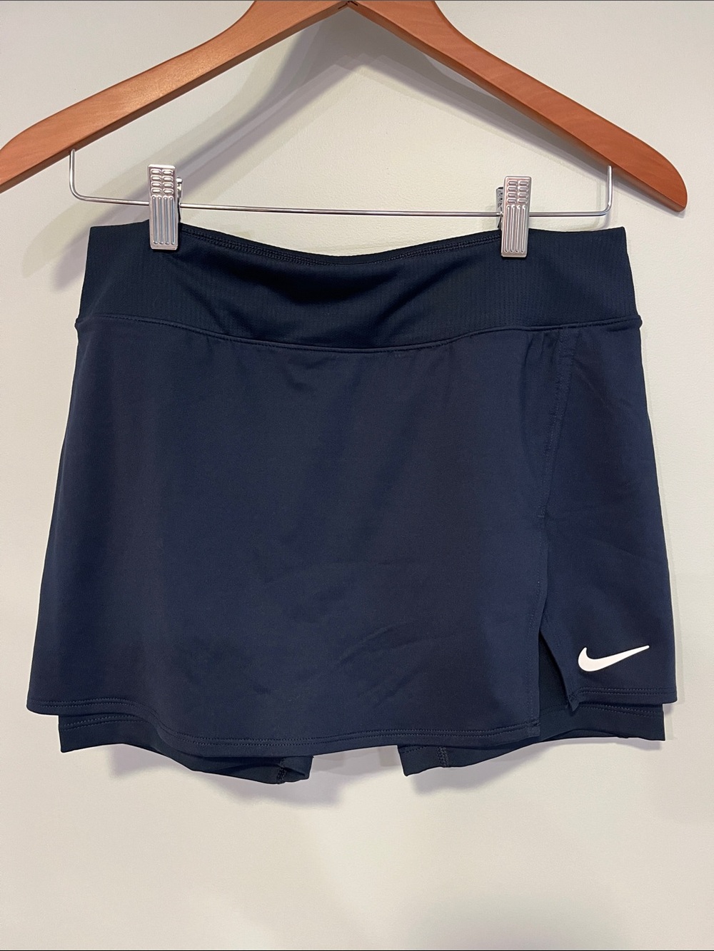 Nike Women's Navy Blue Athletic Skort with White Swoosh Size Medium